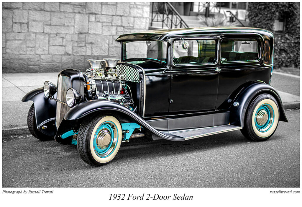 1932_Ford_2_door_sedan